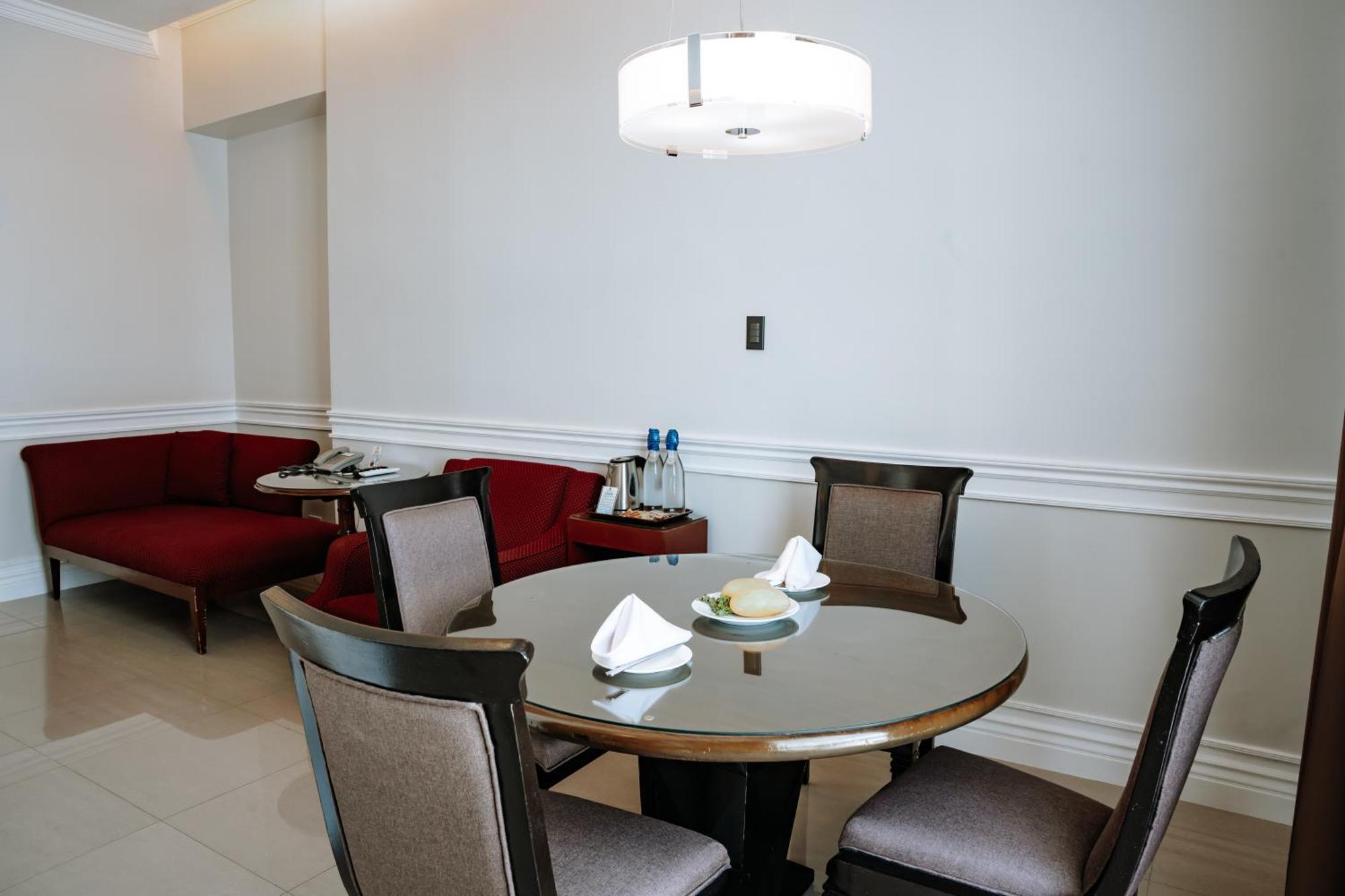 Metrocentre Hotel Tagbilaran City Bagian luar foto